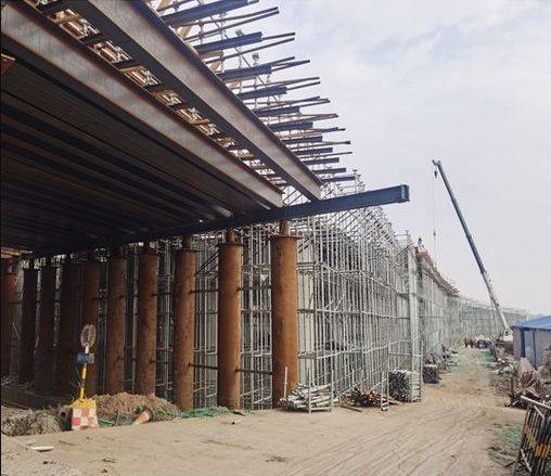 為什么盤(pán)扣腳手架比扣件式鋼管腳手架貴了2倍？ (圖3)